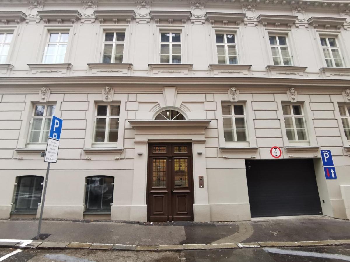 City Castle Apartments Free Parking Bratislava Eksteriør billede