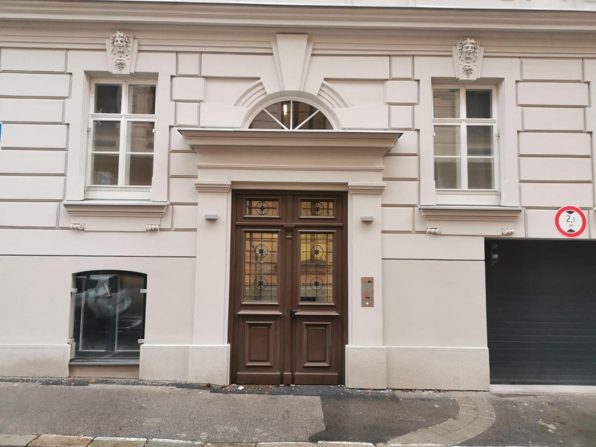 City Castle Apartments Free Parking Bratislava Eksteriør billede